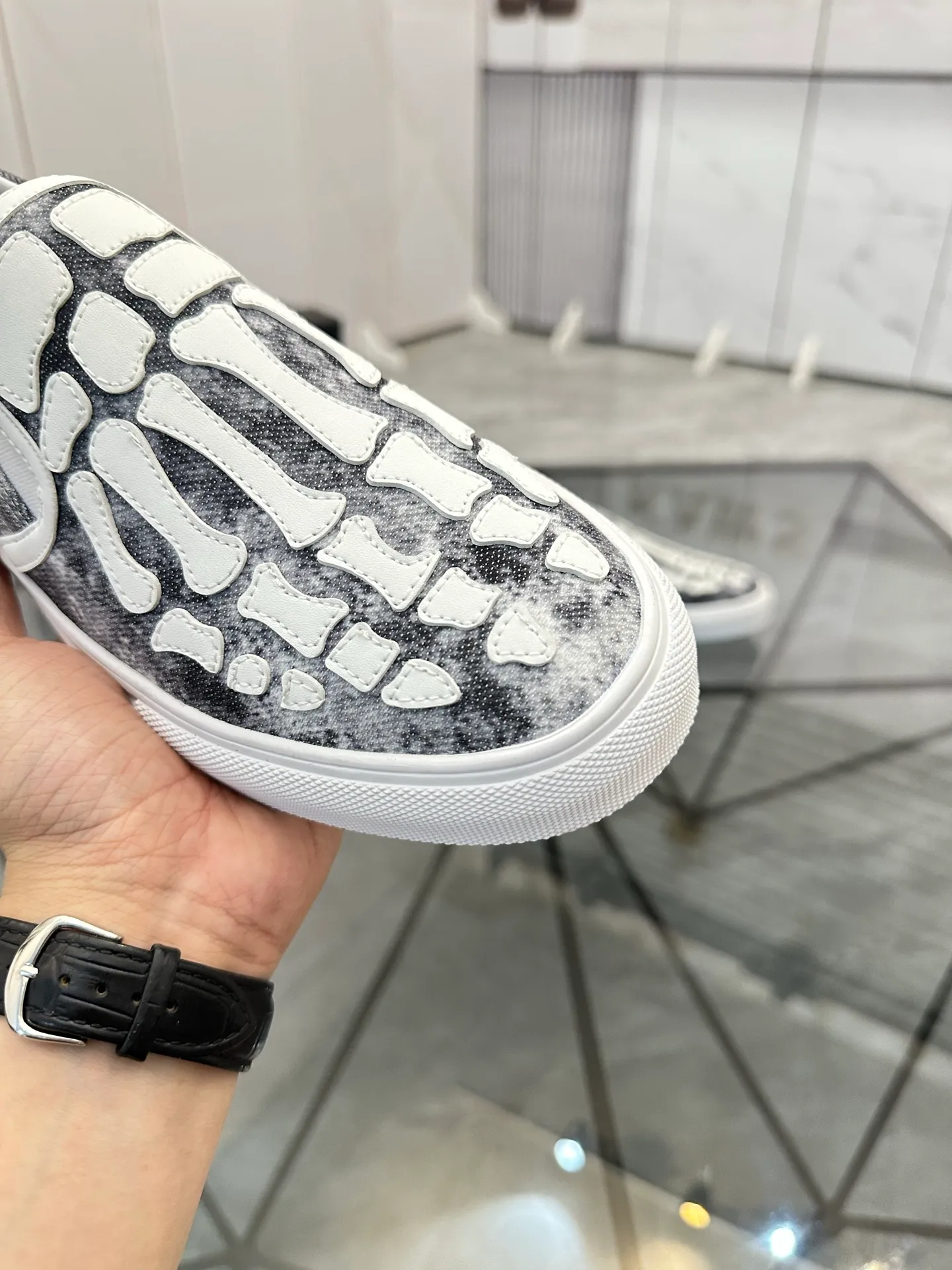 Men's shoes for sale 💰: 💰P420¥ Product trademark: AMIRI*「EMIR*] slip-on Regular size: 38-44 (can be customized to 37.45.46) Product materials: Upper imported original fabric spliced ​​cowhide, breathable lining, original outsole. No.: 1023